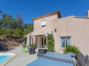 Villas Beautiful Villa in Vidauban with Swimming Pool : photos des chambres