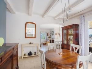 Villas Beautiful Villa in Vidauban with Swimming Pool : photos des chambres