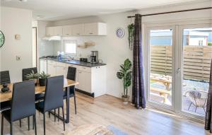 Stunning Home In Heinkenszand With Wifi