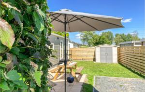 Stunning Home In Heinkenszand With Wifi