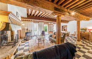 Lovely Home In Oyé With Kitchen