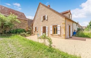 Lovely Home In Oyé With Kitchen