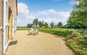 Lovely Home In Oyé With Kitchen
