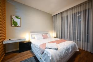 Estella Heights Saigon City View 2BR Apartment & Pool, Ho Chi Minh City