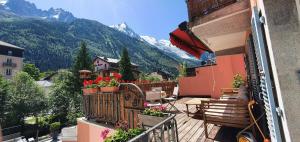 Chamonix Hyper centre . terrasse vue mont blanc . parking