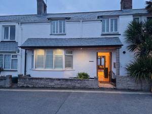 Neet Retreat - sleeps 7 next to beach - 4hvězdičkové hotely ve městě Bude