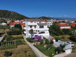 Apartments Near the sea Barbat