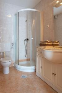 Apartments Maja by the river