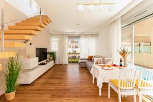 obrázek - Luxurious villa with children's area (5 min to the sea)