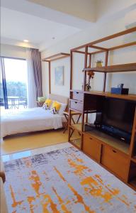 Studio with Privacy Balcony and NETFLIX at TimurBay Sea Front Residence