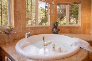 Meia Lua - Your Private Artsy Paradise Overlooking the Ria Formosa with pool and sea views near Barril beach, Tavira