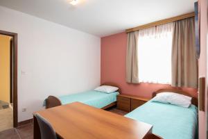 Villa Arena - pool table, table tennis, darts & more