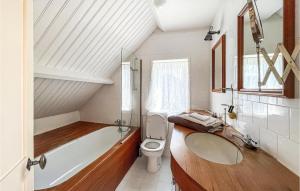 Amazing Home In Graauw