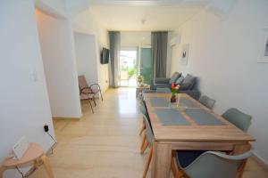 Eclectic Apartment with Stunning Seaview