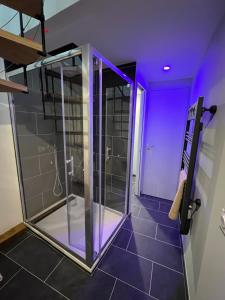 Petite maison cosy et moderne avec bain à remous