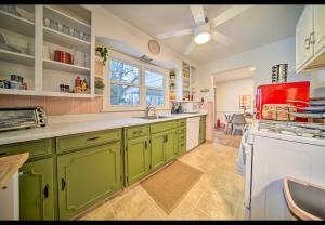 Modern Home • Family Friendly • Grill • Fireplace