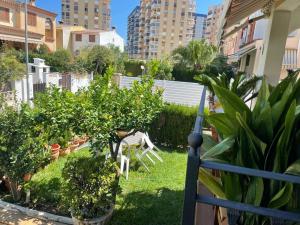 Adosado con piscina y tenis
