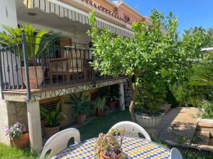 Adosado con piscina y tenis