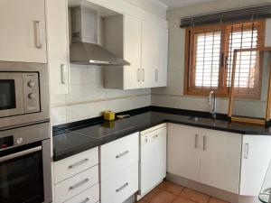 Adosado con piscina y tenis