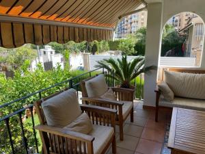 Adosado con piscina y tenis