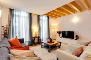 Almada Luxurious Duplex by DAHOME