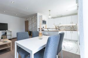 Appartements LA CASA REINE JEANNE- CENTRAL pres de la gare - WIFI - PARKING - Neuf ET CONFORT : photos des chambres