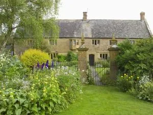 Lower Severalls Farmhouse - Haselbury Plucknett