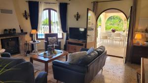 Benitachell - Villa - Sleeps 4 - Pool - Parking