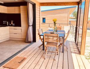 Maisons de vacances Le COTTAGE Baulois-Entre MER et NATURE- Plages- Tout a velo ou a pied- PISCINE couverte : photos des chambres