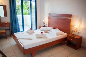 Dreams Apartments - Katelios,Santa Barbara beach