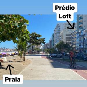 Loft Vista Mar 211 - Praia do Morro - prédio frente Mar - varanda com vista mar - elevador - atravessou a avenida, ja esta na Praia - internet - com garagem para carro pequeno