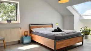 favstay Industrialstyle 2-Zimmer 60qm mit Balkon, Panarbora Fernblick, 55" TV & Netflix, 55Mbit WLAN, Parkplatz - Sterzenbach