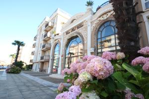 Menada Apartments in Dawn Park Delux
