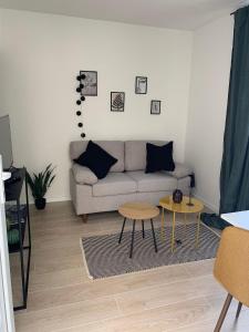 A cosy renovated one bedroom appartement with parking space and near the sea and the historical city center