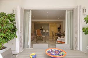 PLAYAS DEL DUQUE, PUERTO BANUS, GOLF .PLAYA Y COMPRAS