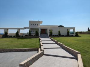 Seafront Villa Nafsika - Private Heated infinity Pool - Direct access to the beach - Play area