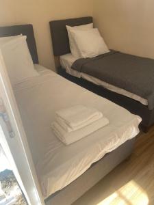 Hotels RENT APPART - La Garenne Colombes : photos des chambres