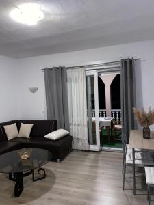 Three bedroom apartment between Trogir and Split