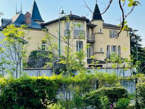B&B / Chambres d'hotes Aux Tourelles 1888 - tres proche Lyon : photos des chambres