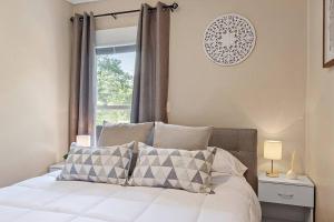 NEW!! Entire apartment minutes from Winni Lakes