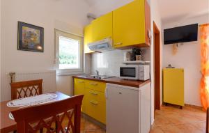 Nice Apartment In Starigrad Paklenica With Wifi