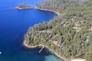 Stewarts Bay Lodge - Eaglehawk Neck