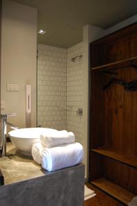 Phòng Superior hướng thành phố 2 giường (Superior City View Twin Room)
