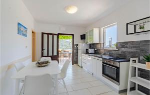 Stunning Apartment In Zrnovo