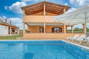 Emanuela with Private Pool