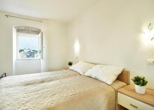 Roviv Apartments in the Old Town by Irundo