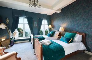 The Spa Chalet Scarborough Hot tub, pool, gym, beach location