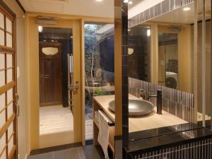 Tsumugi GionShirakawa