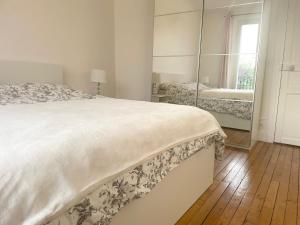 Appartements CALME, EMPLACEMENT PARFAIT, 15 min PARIS : photos des chambres