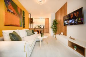 COLORFUL FUSION - Modern 1BR near Romexpo Center